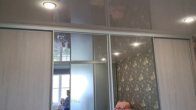 Шкаф от стены до стены, от пола до потолка!) Wall-to-wall, floor-to-ceiling cabinet!)