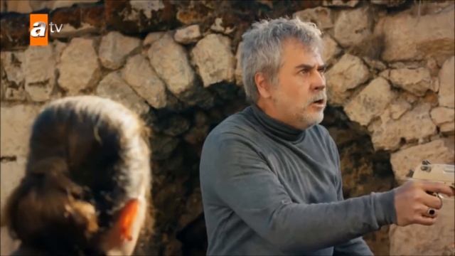 Confesión en Hercai: Azize le confesó a Hazar que nunca se había separado de él y que era su madre. смотреть онлайн