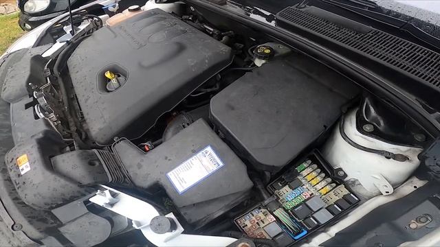 Where is Fuse Box Under the Hood in Ford Kuga I ( 2008 – 2012 ) - Find Fuse Box смотреть онлайн