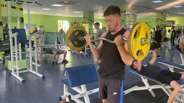 Подъем штанги на бицепс. 45 кг! смотреть онлайн