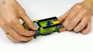 Илья и папа играют в Исследователей Вулканов с Лего Сити