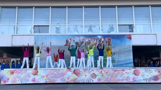 «Крылатые качели» Е. Крылатов исполняет студия современного вокала «Птица счастья»