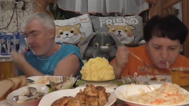 MUKBANG RUSSIA|КАРТОФЕЛЬНОЕ ПЮРЕ|CЕЛЁДКА|КУРГРУДКА В КЛЯРЕ|СОК|ДОМАШНИЙ МАЙОНЕЗ|ДОМАШНЯЯ ЕДА