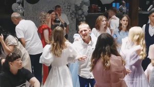 ведущий на выпускной .mp4