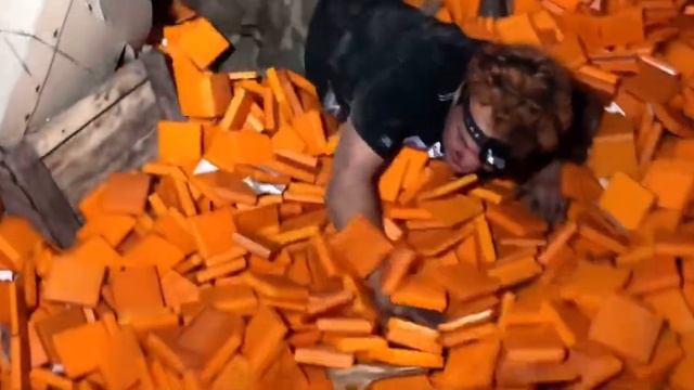 Когда оставили малого одного дома смотреть онлайн