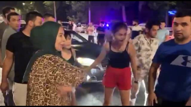 Тезкор хабар: тунги капаларларни тинч аҳоли самасуд қилиб жойларидан ҳайдаб солишди.👍 2-видео смотреть онлайн