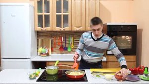 Перец фаршированный говядиной с пшёнкой, под сыром пармезан