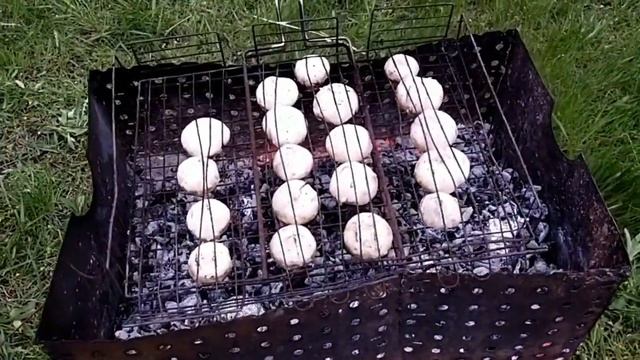 Очень легко и просто запекаем картофель с салом или наш ужин на мангале. смотреть онлайн