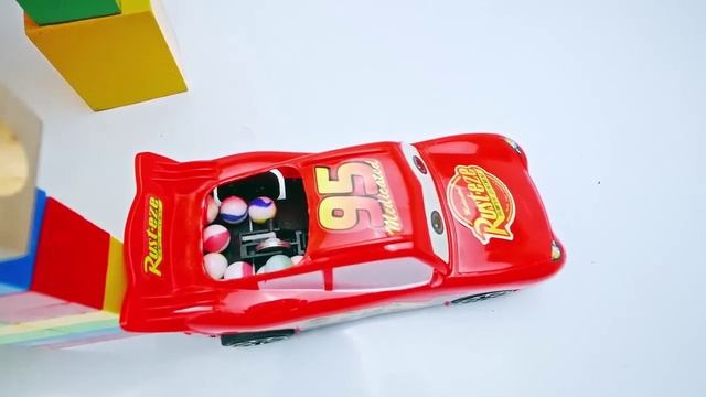 Шарики катаются по лабиринту_видео для детей_2023_53 смотреть онлайн