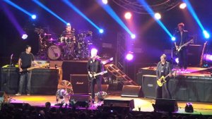 The Offspring - Come Out And Play (Keep Em Seperated) (Дворец Спорта Нижний Новгород)