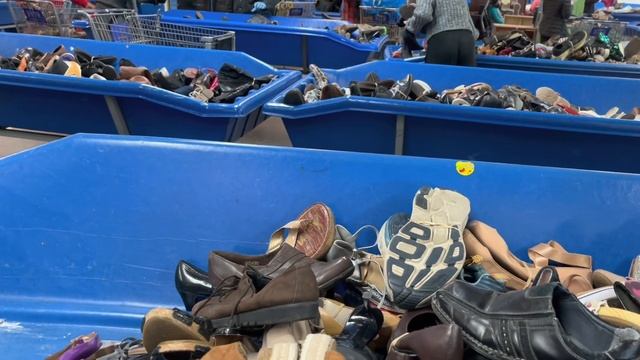 Подружка примеряет подарок из Секондхэнд. Поход на свалку. Все бесит ￼ смотреть онлайн