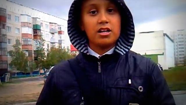 смешно поёт