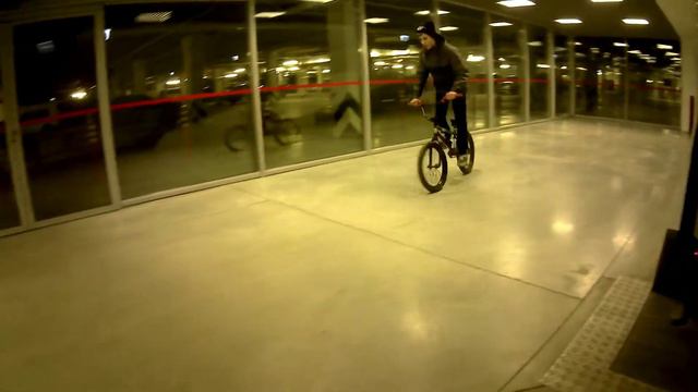 КАТАНИЕ НА БМХ смотреть онлайн