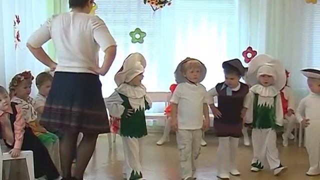 Танец грибочков на утреннике "Праздник Осени", группа младшего возраста. смотреть онлайн