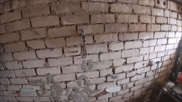 Крепление велосипеда на стену в тесном гараже
