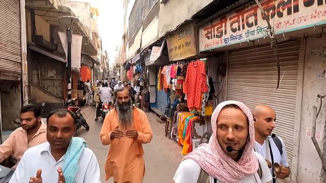 Вриндаван. Харинама на Лой-базаре. 11.04.2022. Vrindavan. Harinam at Loy Bazaar. Gaja Hanta das смотреть онлайн