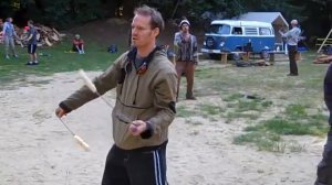 Alien Jon shows how to compose a 6-petal antispin poi flower