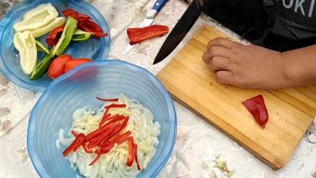 День шашлыка из печени с салатом из овощей и зелени! смотреть онлайн