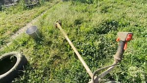 Простой способ измельчить траву.