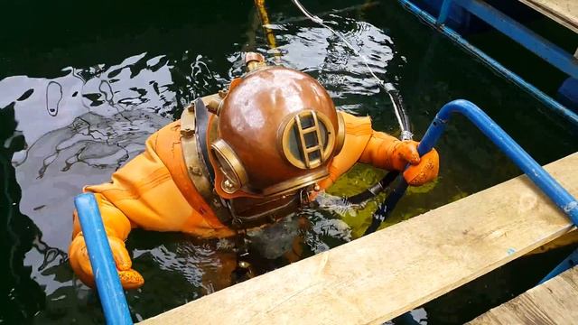 29.04.18. Ретро дайвинг в ТРЕХБОЛТОВОМ водолазном снаряжении.
ПОЗДРАВЛЯЕМ!(7) смотреть онлайн