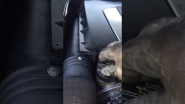 Mercedes M272 blow-by check / Crancase cap oil leak смотреть онлайн