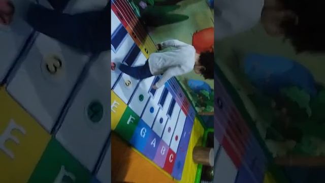 Детская площадка развлечений бассейн с шариками горка качели kids entertainment room