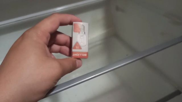 Замена лампочки освещения в холодильнике WHIRLPOOL смотреть онлайн