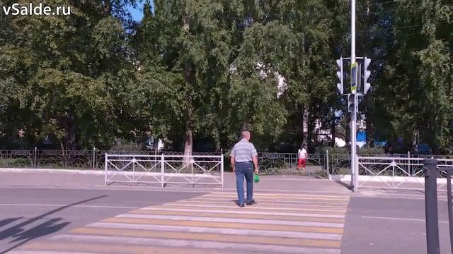 В Верхней Салде на Парковой установили новый светофор смотреть онлайн