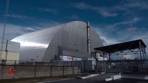 Опубликованы кадры саркофага Чернобыльской АЭС, взятой под контроль ВС РФ