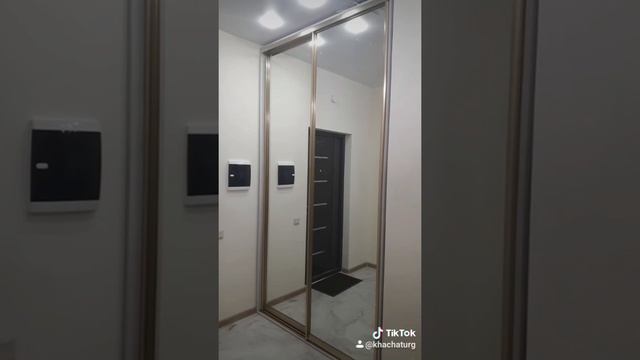 Шкаф-купе с золотыми профилями смотреть онлайн