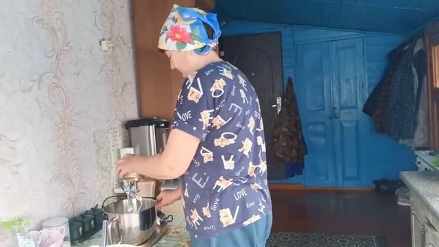 Посыпала капусту золой // Поспела дыня  //Кормлю внуков //  Отдаю огурцы//