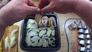 СКУМБРИЯ Как приготовить.Норвежский рецепт Скумбрия в духовке с луком и лимоном