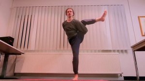 Тривикрамасана - варианты и подготовка .