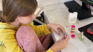 ВЛОГ: Кира в ударе. В ходе эпоксидная смола и глина. Поделки переделки.