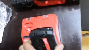 Распаковка шуруповерта Milwaukee M18 BDD-202C