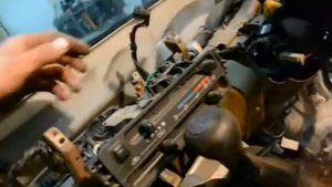 Daihatsu Hijet S331V что находится под панелью приборов...