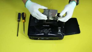 How to replace the projector lamp for ViewSonic PJD5133