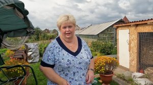 На старом месте курочки нас радуют больше. Дачные дела (начинаем всё убирать.)