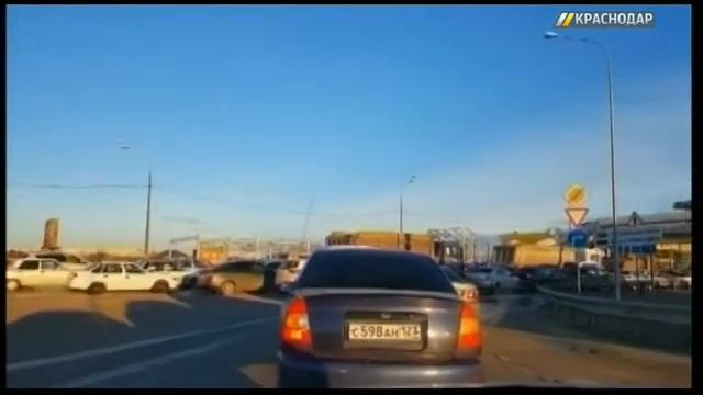 На Тургеневском мосту Краснодара пробки утром выросли в 3 раза
