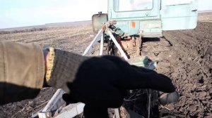 Проблемы с пахотой. ДТ-75 1988г.в. с пластиковым плугом ПЛН-4.35 #СельхозТехника ТВ