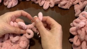 Снуд из Ализе пуффи узором косы .