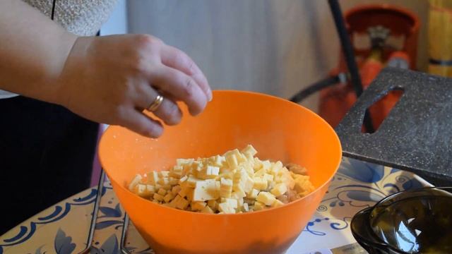 ФАРШИРОВАННЫЕ ШАМПИНЬОНЫ НА КОСТРЕ / ТАКИХ ГРИБОВ ВЫ ТОЧНО НЕ ПРОБОВАЛИ смотреть онлайн