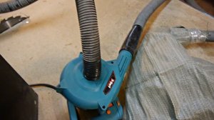 Воздуходувка в столярной мастерской.