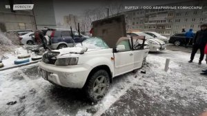 Бетонная плита упала с крыши на машину!
