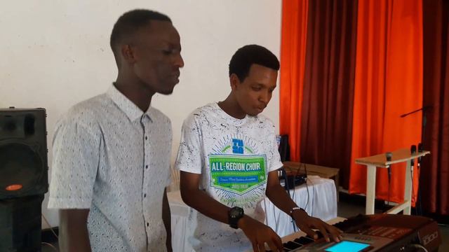 umwana ufite impano idasanzwe muguhimbaza Imana смотреть онлайн