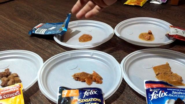 Кот Амур и много Кошачьего корма, Кот пробует все.mp4 смотреть онлайн