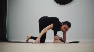 HOLI STUDIO - хатха йога с Лейлой Ахмедовой (40 мин.)