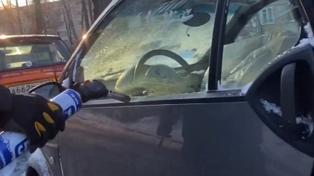 Замёрз замок ? Лайфхак ,Как Вскрыть Авто Газовой горелкой разрядился аккумулятор Мерседесе Смарт?