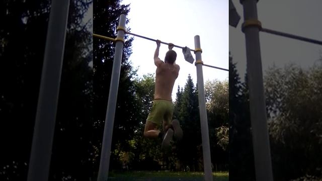 Changing grasp by jump; street workout