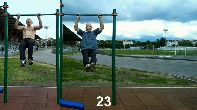 25 подъёмов переворотом, 27 подтягиваний, отжимания в планке на брусьях